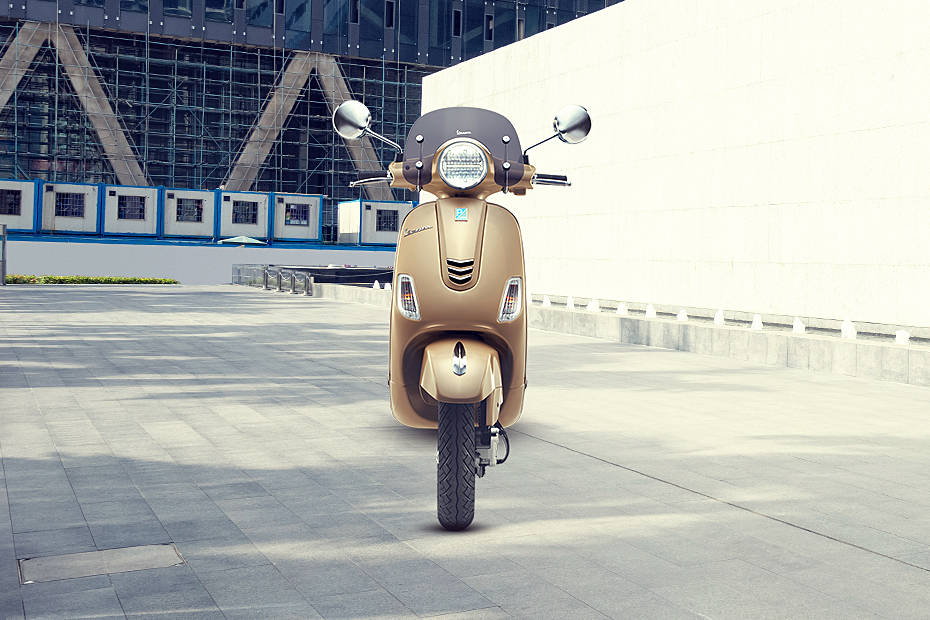 Vespa Elegante 150 Front View