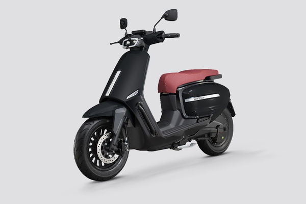 VLF Tennis 1500 Front Left Quarter View VLF Tennis 1500 Front Left Quarter View