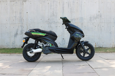 व्हाइट कार्बन मोटर्स जीटी5 Side Profile View (Right)