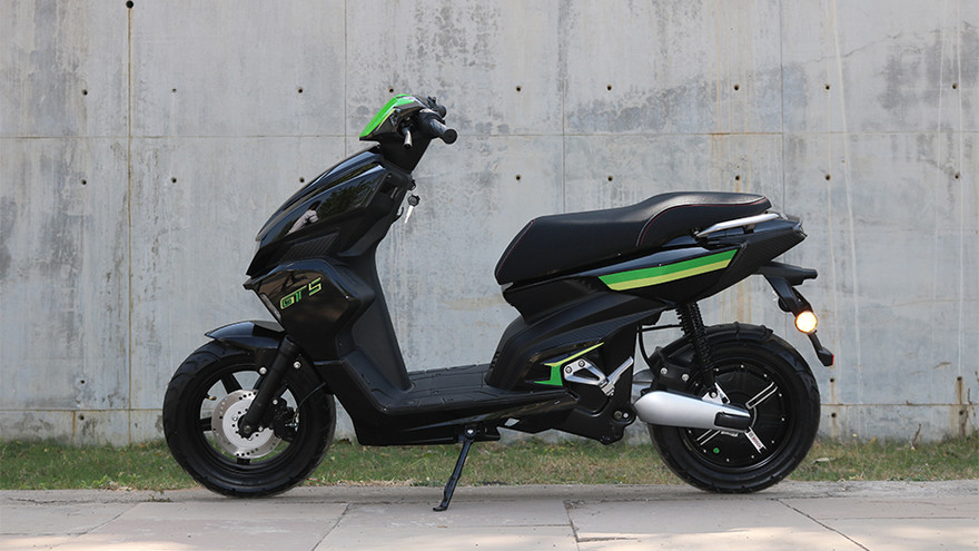 व्हाइट कार्बन मोटर्स जीटी5 Side Profile View (Left)