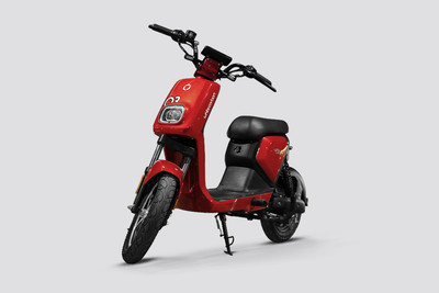 व्हाइट कार्बन मोटर्स ओ3 Front Left Quarter View