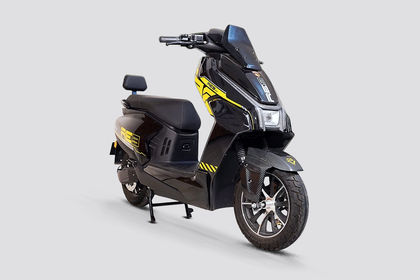 Yakuza Lucka Front Right Quarter View