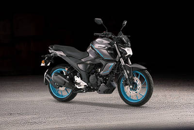 Yamaha FZ-S Fi Hybrid फ्रंट राइट व्यू