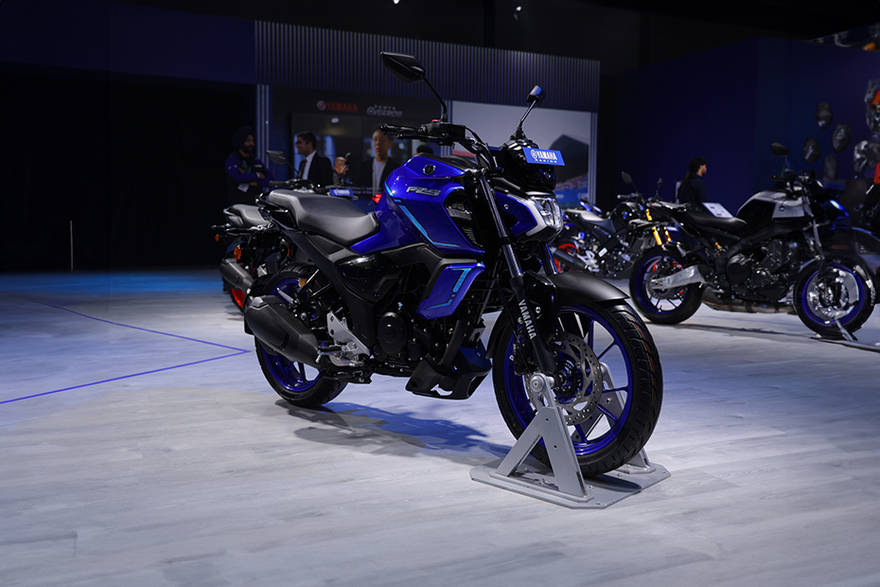 2025 Yamaha FZ-S Fi Hybrid Front Right View