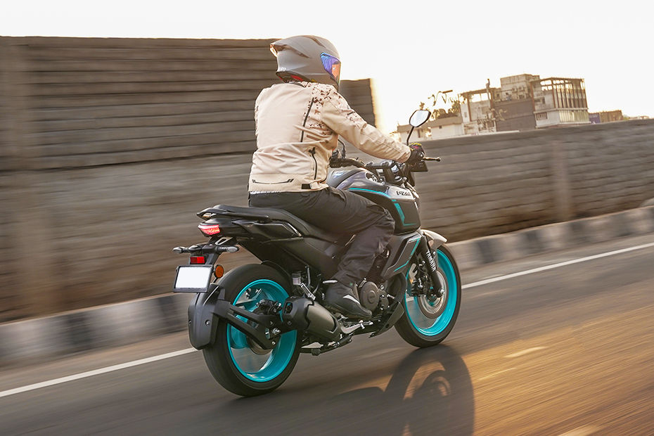 Yamaha FZ S FI image 12