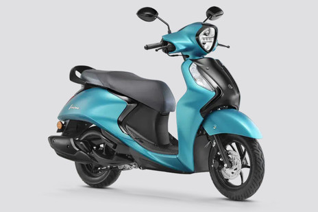 Yamaha Fascino 125 Fi Hybrid Disc Cyan Blue On road Price