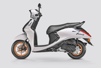 यामाहा फएसिनो 125 एफ आई हाइब्रिड Side Profile View (Left)