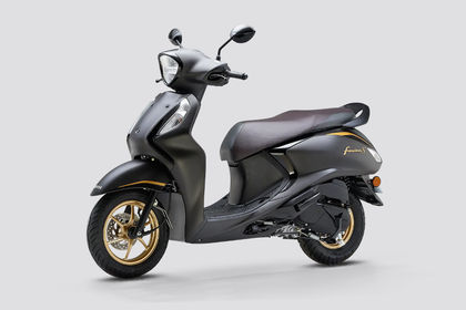 Yamaha Fascino 125 Fi Hybrid Front Left Quarter View