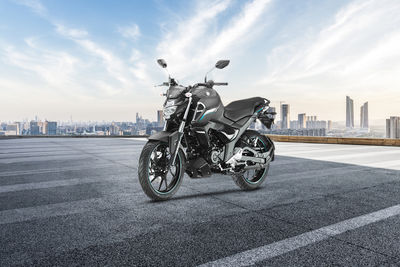 Yamaha FZ-S Fi Version 3.0 BS4 Front Left Quarter View Yamaha FZ-S Fi Version 3.0 BS4 Front Left Quarter View