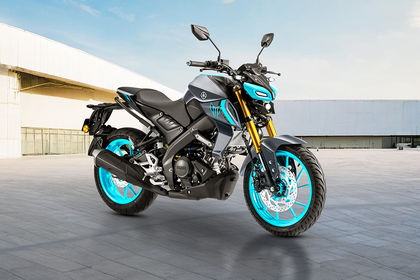 2024 Yamaha MT 15 V2 फ्रंट राइट क्वार्टर व्यू