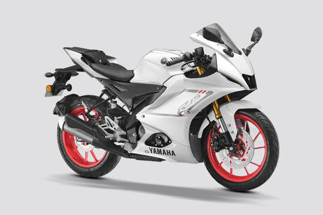 Yamaha R15 V4 Intensity White With Quickshifter Yamaha R15 V4 Intensity White With Quickshifter