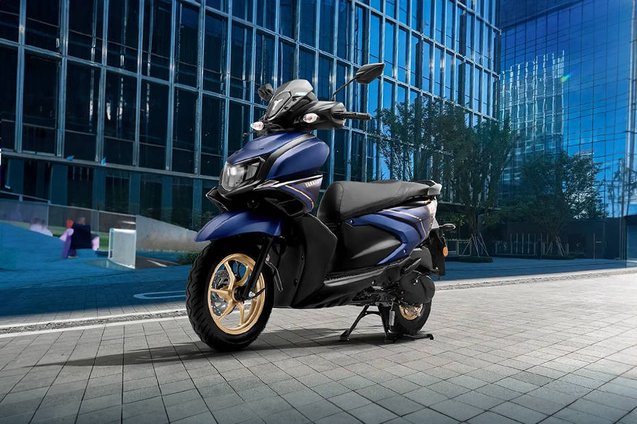 Yamaha RayZR 125 Fi Hybrid DLX Disc Price, Images, Mileage, Specs & Features