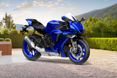 Yamaha YZF R1 Front Right Quarter View
