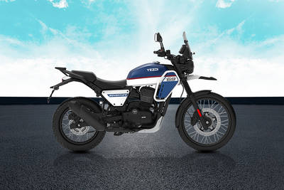 2025 Yezdi Adventure दाईं ओर का दृश्य