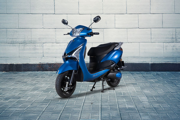 Zelio Legender Plus Premium Front Left Quarter View Zelio Legender Plus Premium Front Left Quarter View