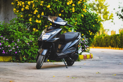 Zelo Zoop Front Left Quarter View Zelo Zoop Front Left Quarter View