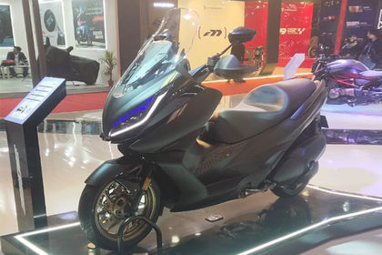 Zontes 350E Front Left Quarter View