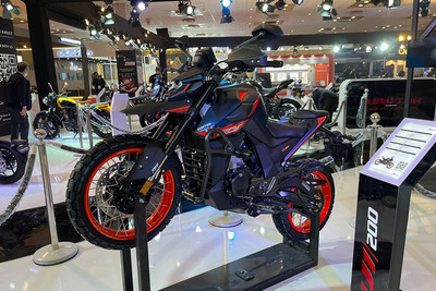 ज़ोंटेस यू1 200 Front Left Quarter View