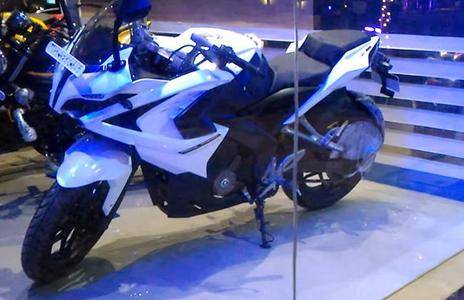 Bajaj Pulsar RS 200 Spotted in White Color [Video Inside]