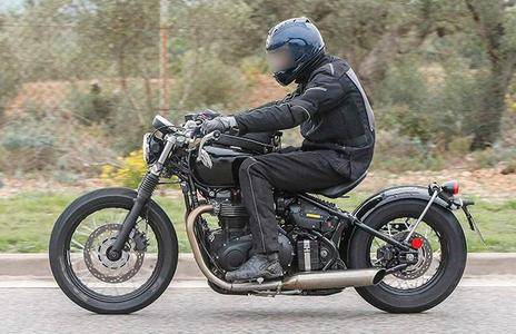 2017 Triumph Bonneville Bobber Spotted Testing