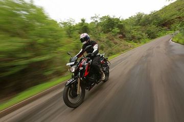 Top 5 Quickest Bikes Under Rs 1 Lakh Top 5 Quickest Bikes Under Rs 1 Lakh