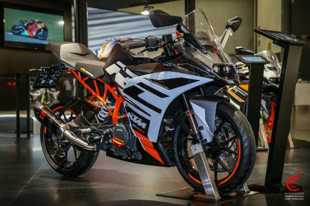 KTM RC 390 And RC 125 Get New Livery At EICMA 2019