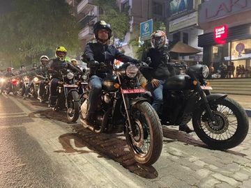 You Can Now Test Ride A Jawa Perak In The Dark, Literally You Can Now Test Ride A Jawa Perak In The Dark, Literally