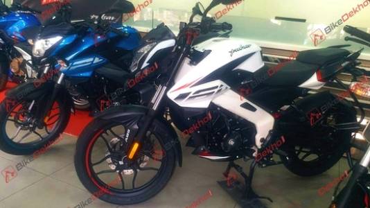 2022 Bajaj Pulsar NS160 White Colour: Photo Gallery