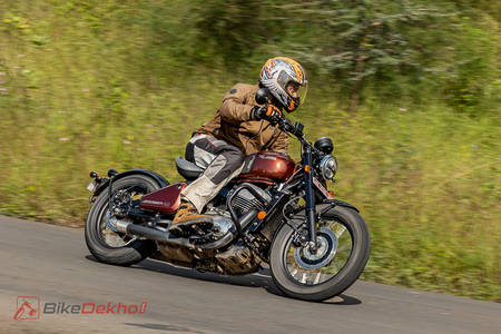 Jawa 42 Bobber - First Ride Review: Likes and Dislikes