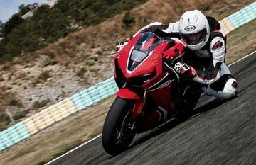 2016 EICMA: Honda CBR1000RR Fireblade Revealed! 2016 EICMA: Honda CBR1000RR Fireblade Revealed!