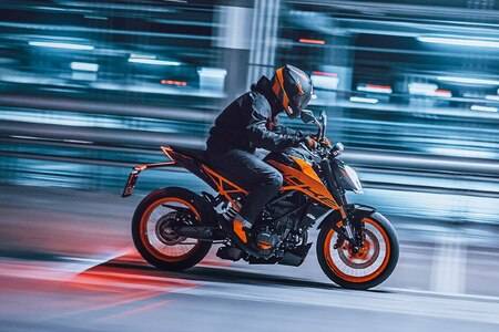 Breaking: KTM Duke And Husqvarna Range With New Colours Launched