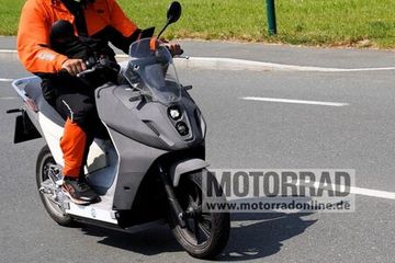 KTM’s Maxi-style E-Scooter Spied Abroad KTM’s Maxi-style E-Scooter Spied Abroad
