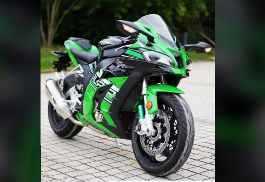 ＊kina＊ Weird Flex - Is This The Kawasaki ZX-5R? | BikeDekho
