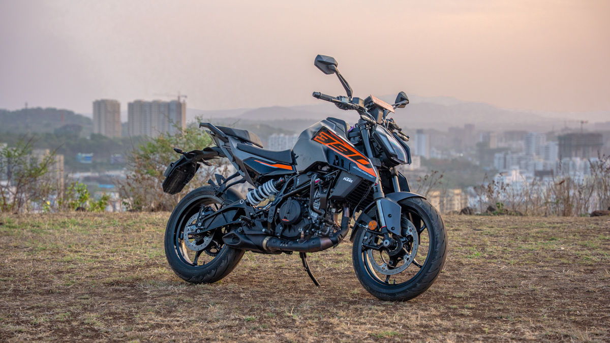 KTM 390 Duke Specifications, Features, Mileage, Weight, Tyre Size