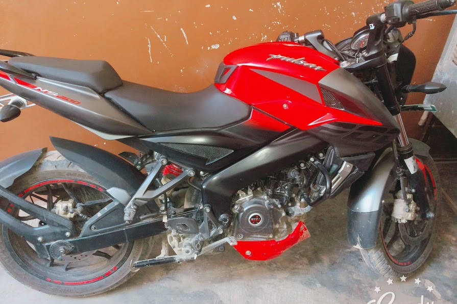 Bajaj Pulsar NS200 STD