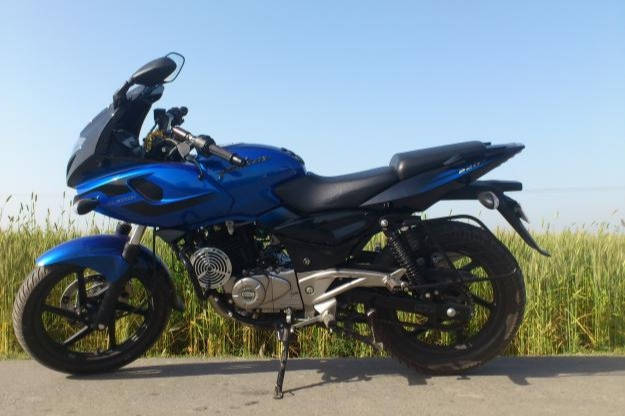 Bajaj Pulsar 220 F ABS