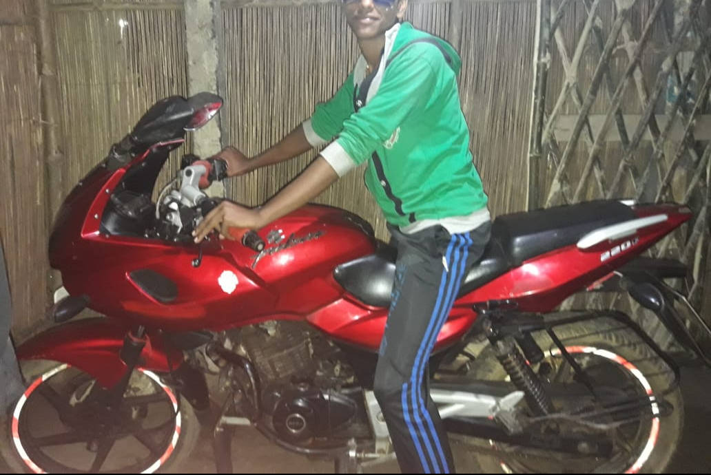 Bajaj Pulsar 220 F STD