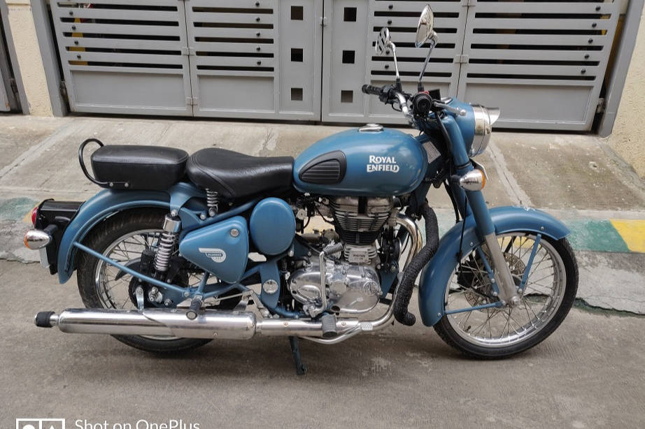 Royal Enfield Classic 500 Squadron Blue