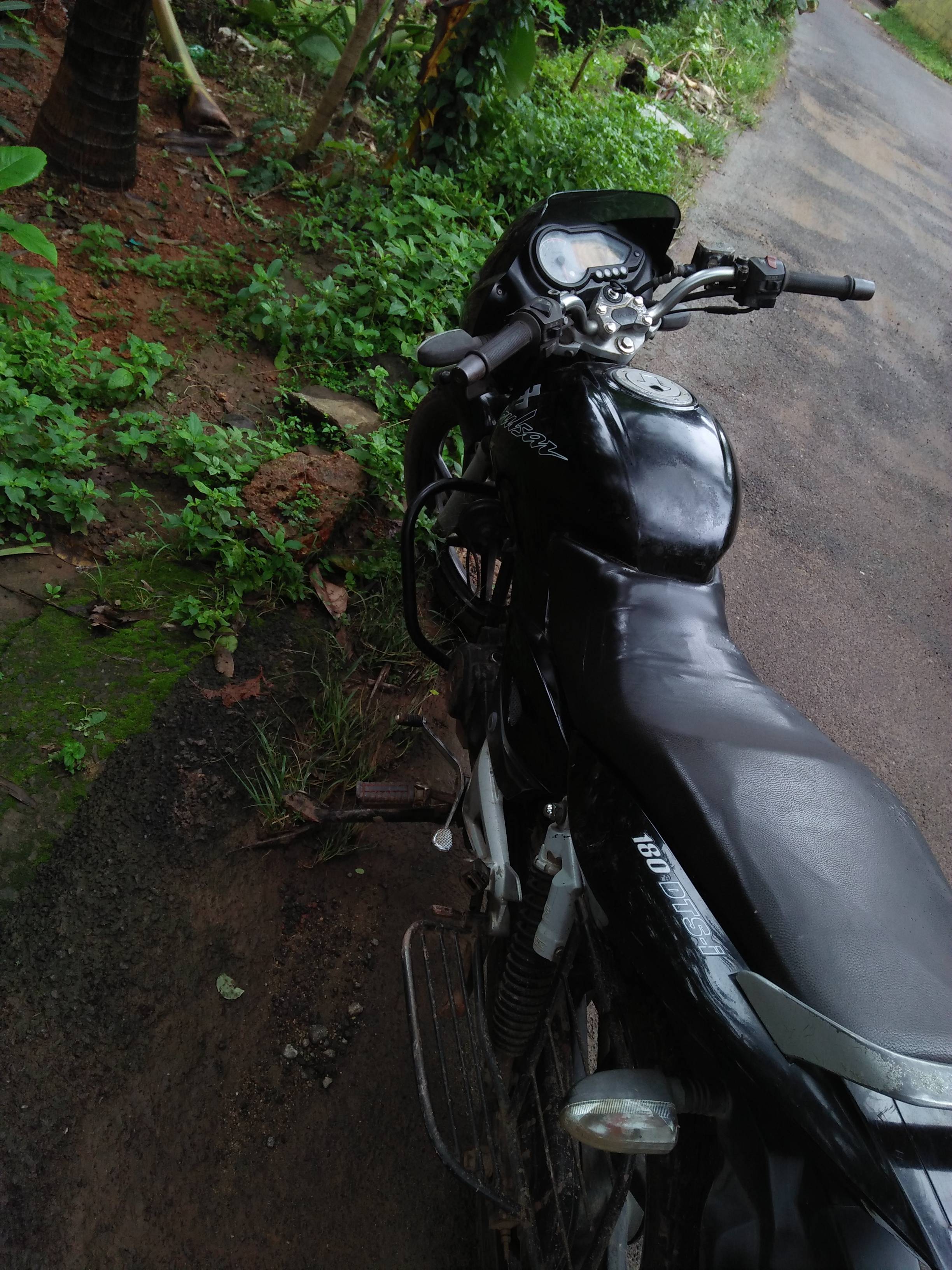 Bajaj Pulsar 180 STD (Non-ABS)