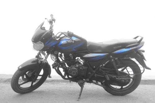 Bajaj Discover 150 S Drum