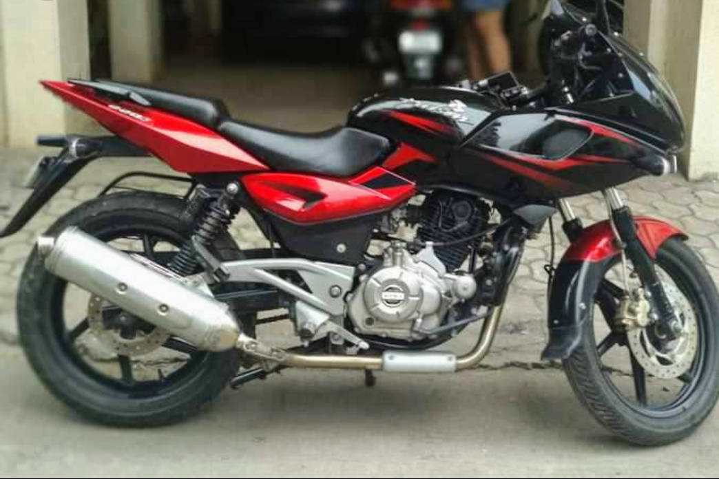 Bajaj Pulsar 220 F STD