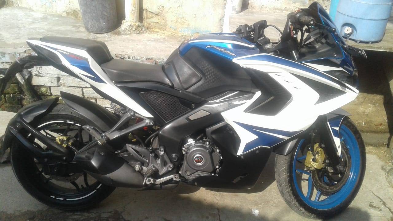 Bajaj Pulsar RS200 STD