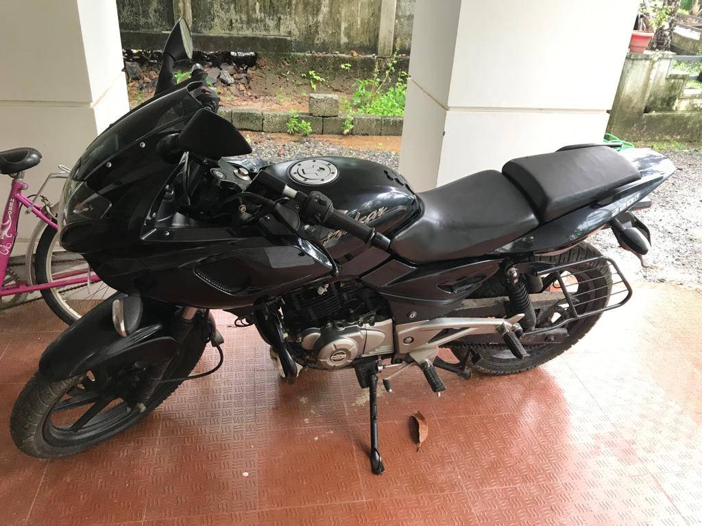 Bajaj Pulsar 220 F STD