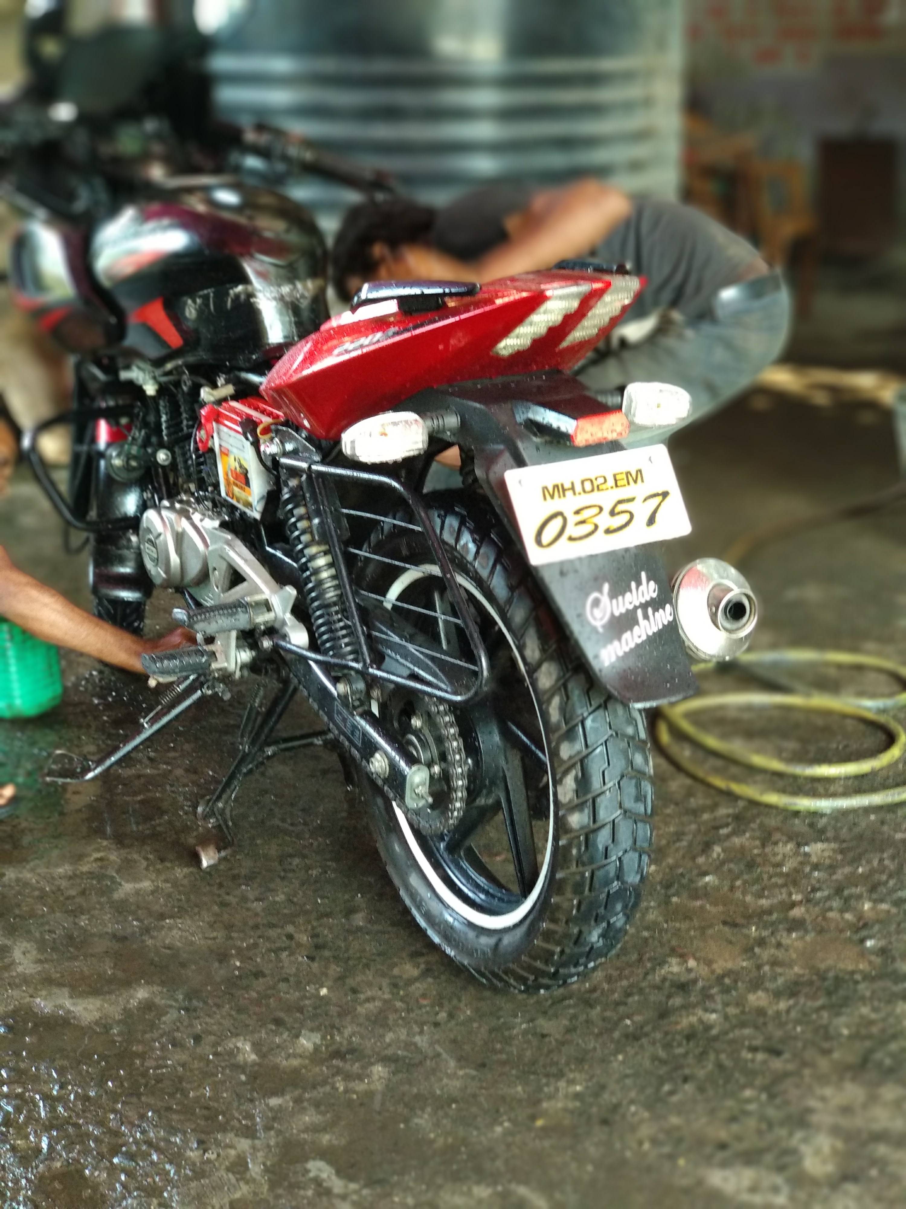 Bajaj Pulsar 220 F STD