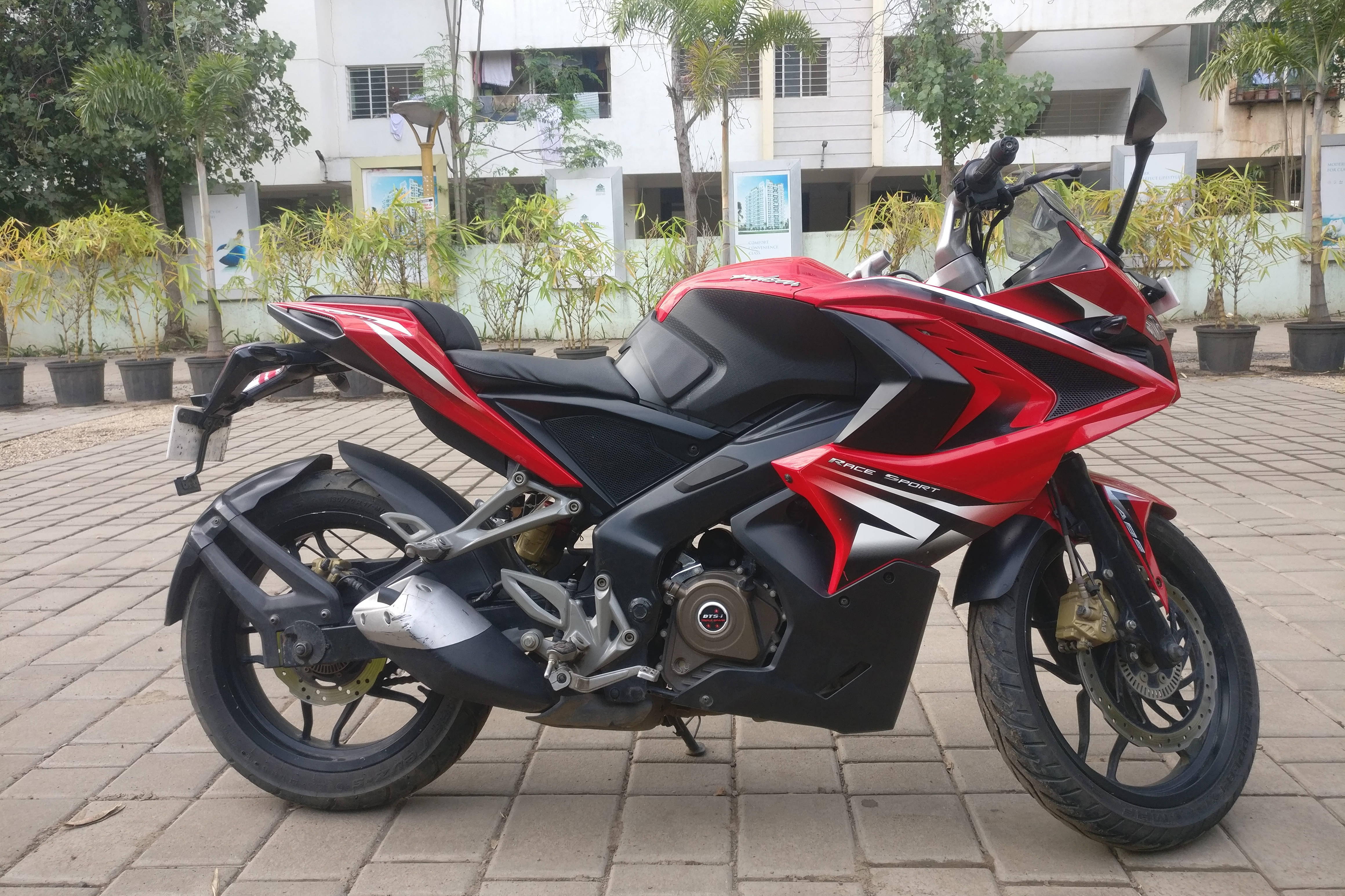 Bajaj Pulsar RS200 ABS