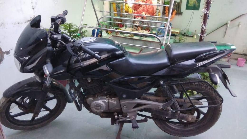 Bajaj Pulsar 180 STD (Non-ABS)