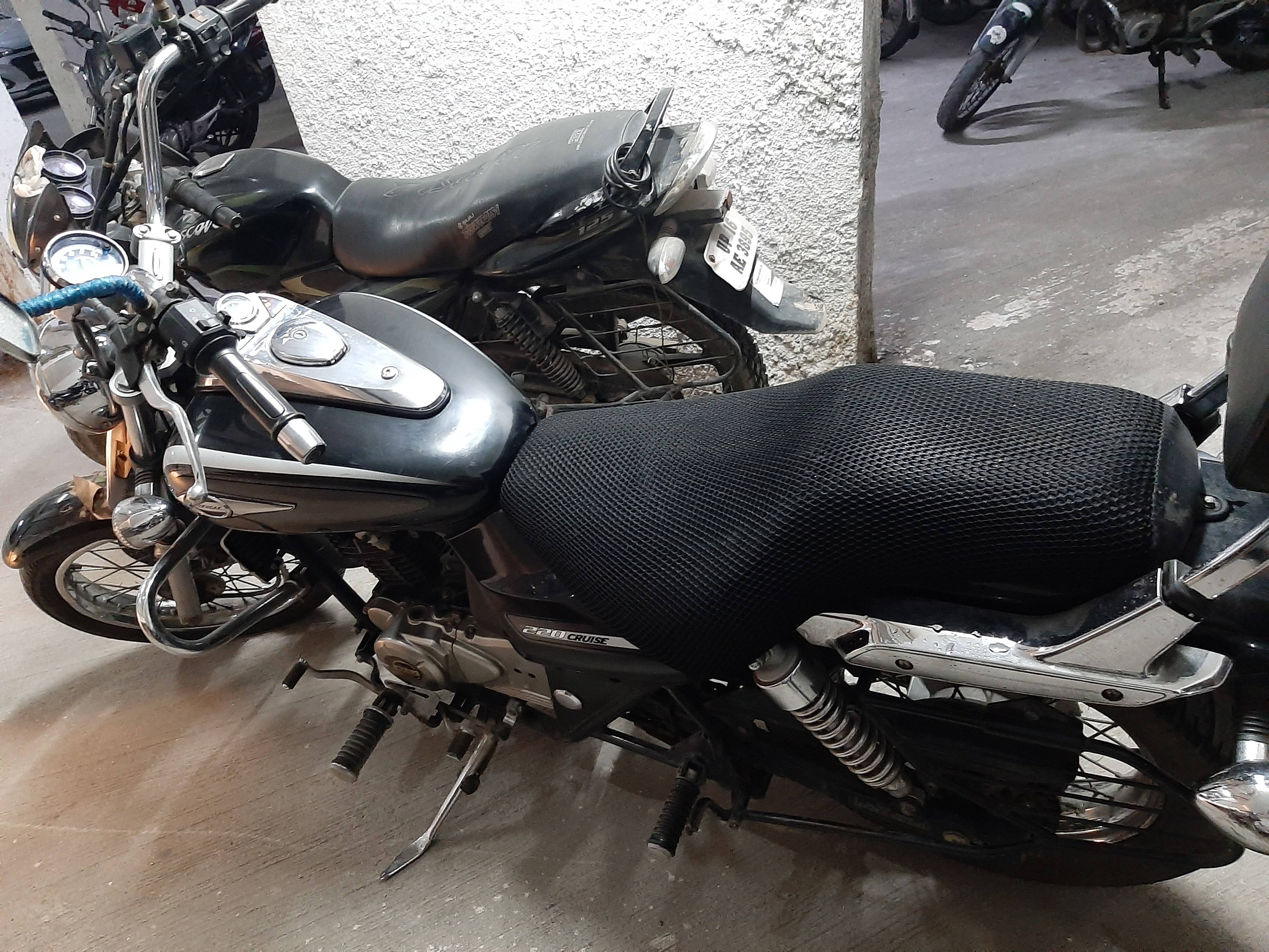 Bajaj Avenger Cruise 220 ABS