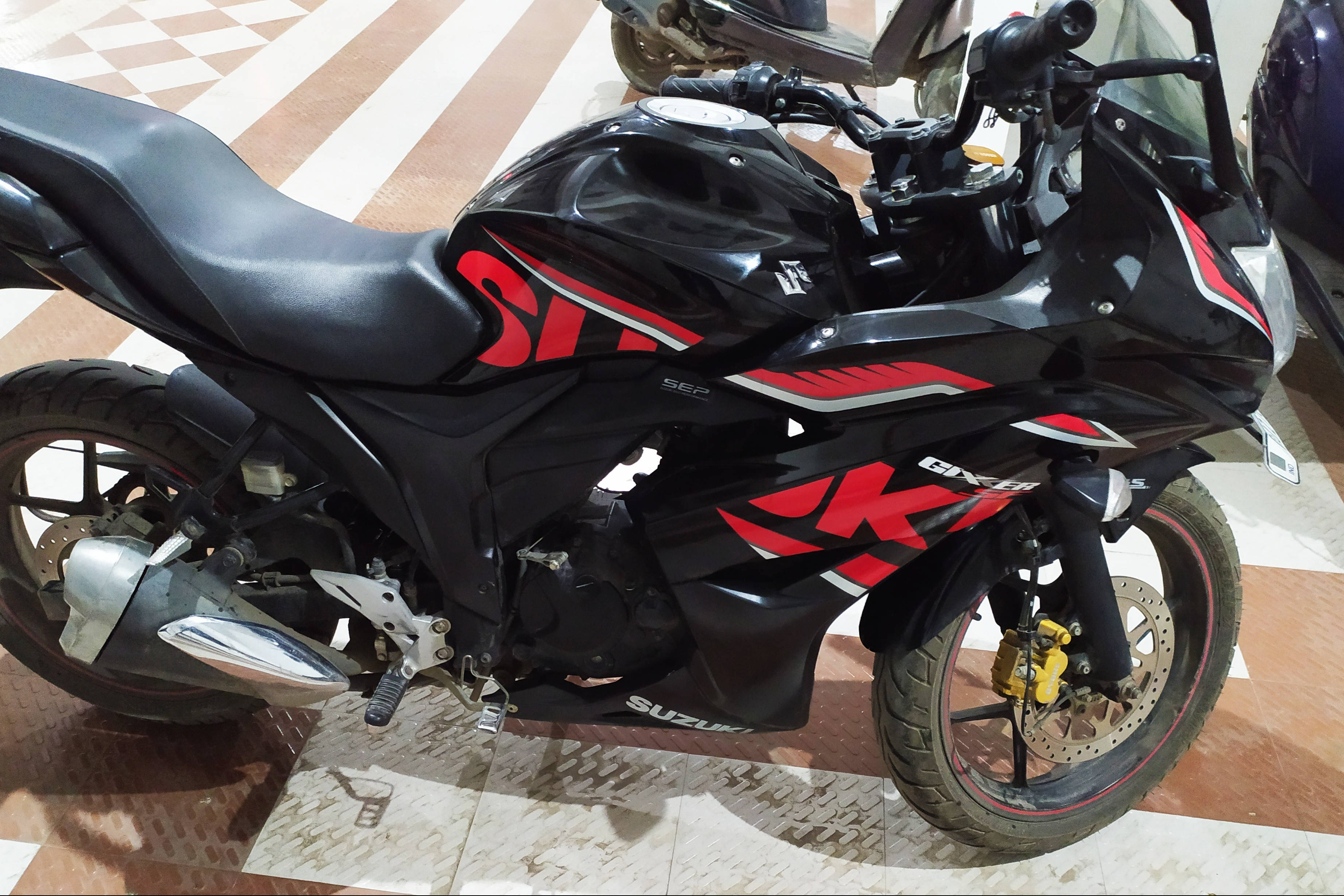 Suzuki Gixxer ABS