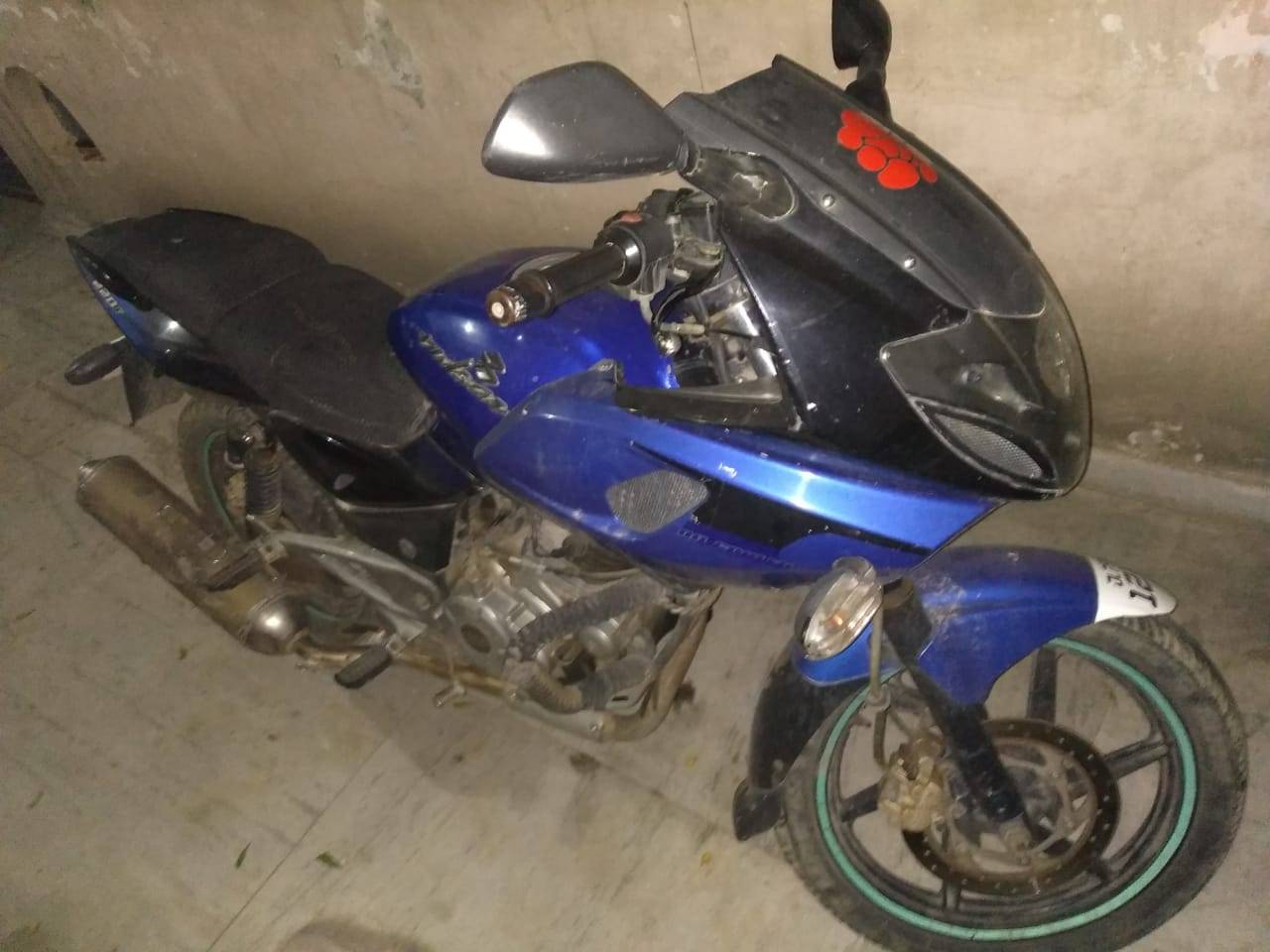 Bajaj Pulsar 220 F ABS