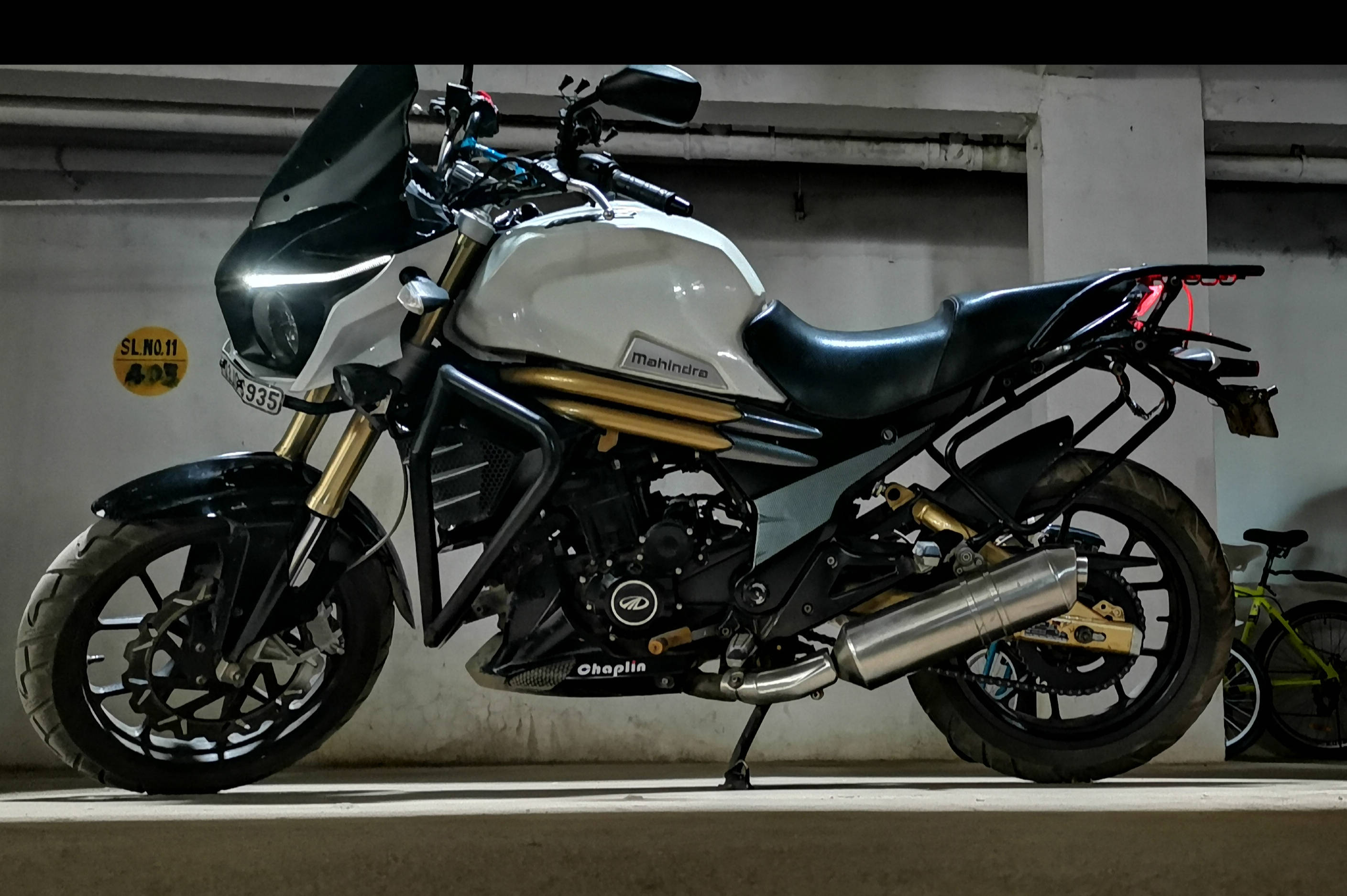 Mahindra Mojo XT 300 Tourer Edition